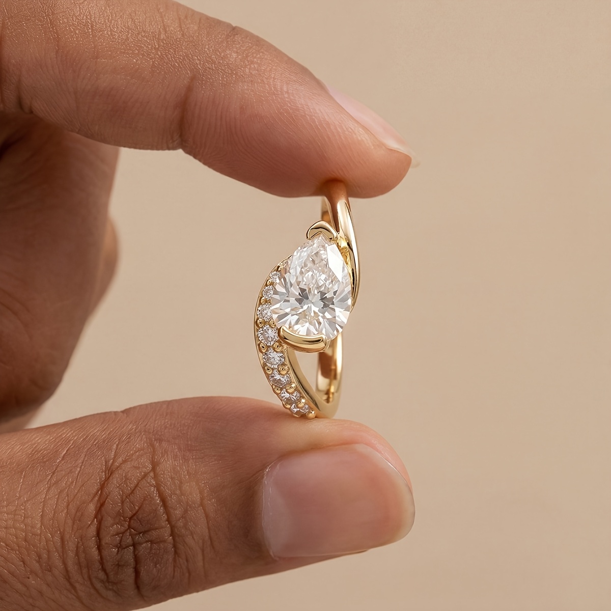 Women's Luxury Shiny Pear-Shaped Twist Engagement Ring